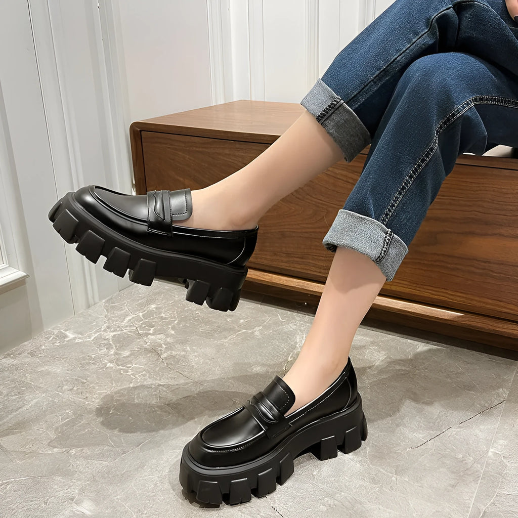 British style wide fit loafers in patent leather with rubber soles and shallow opening