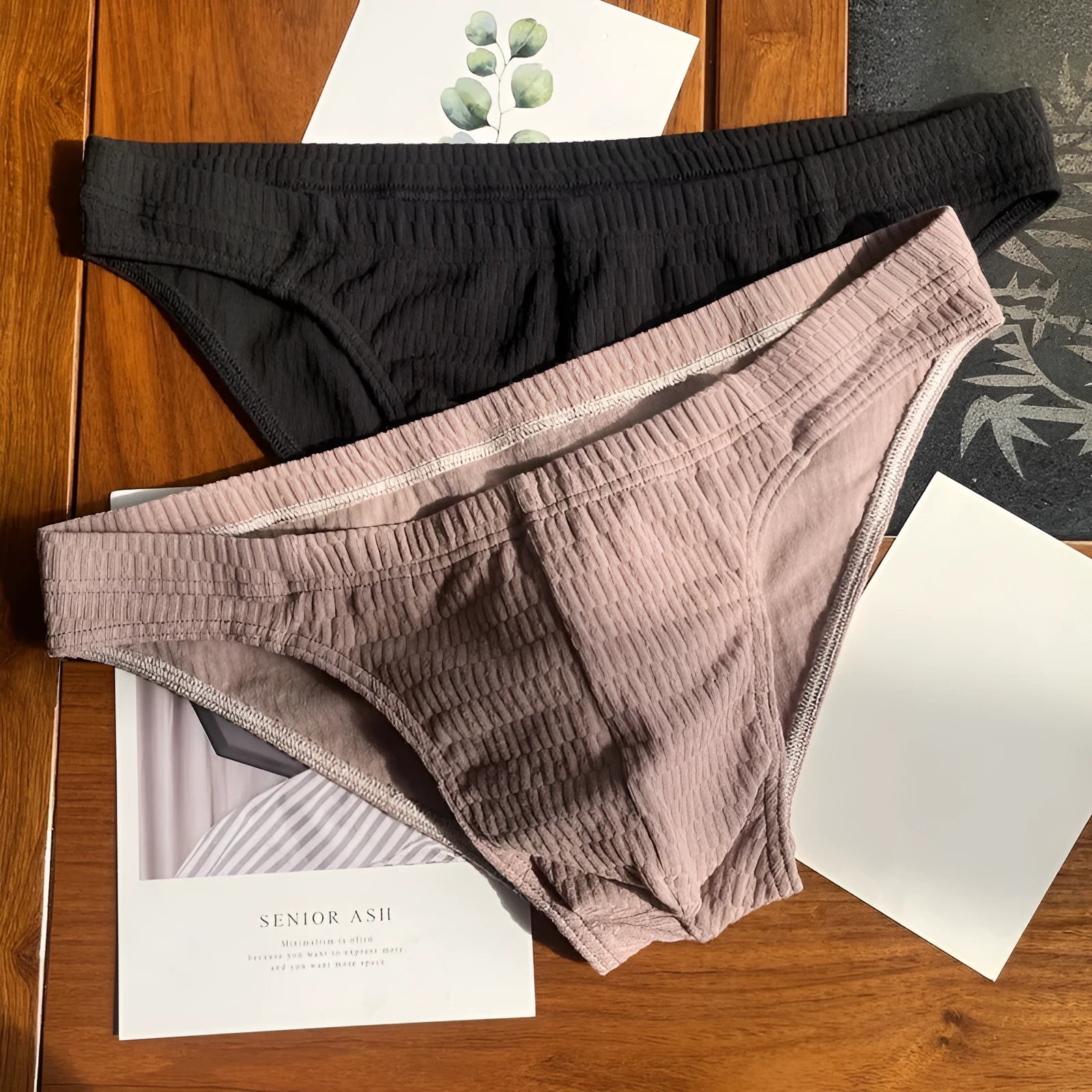 Men's triangle underwear briefs in pure cotton with mid-waist design and solid colour options