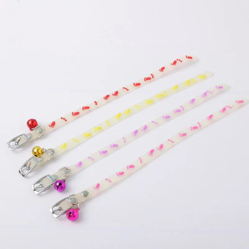 Luminous cat collar with adjustable silicone chain and metal bell in paw print pattern