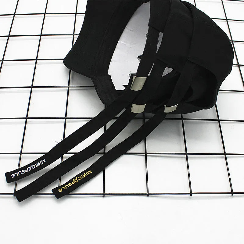 Cotton baseball cap with curved brim and embroidered MINI lettering in black colour