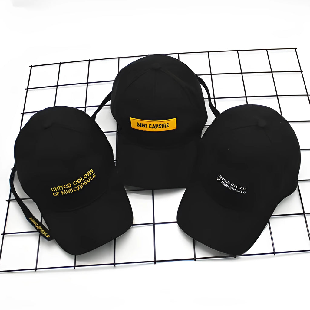 Cotton baseball cap with curved brim and embroidered MINI lettering in black colour