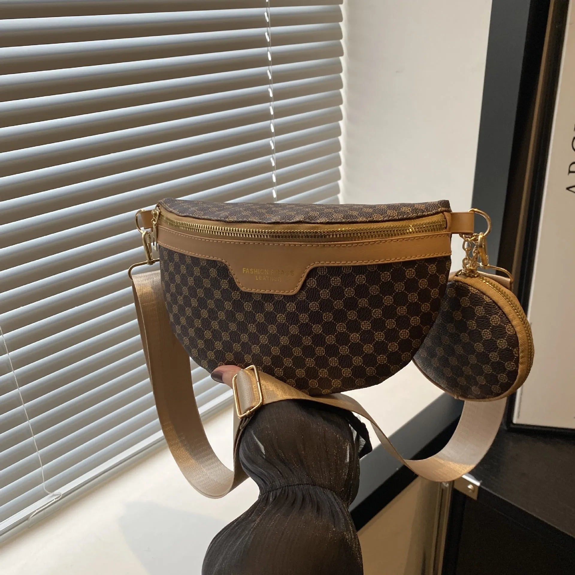 Retro printed portable PU crossbody bag in coffee colour with sewing thread detailing and sandwich pocket