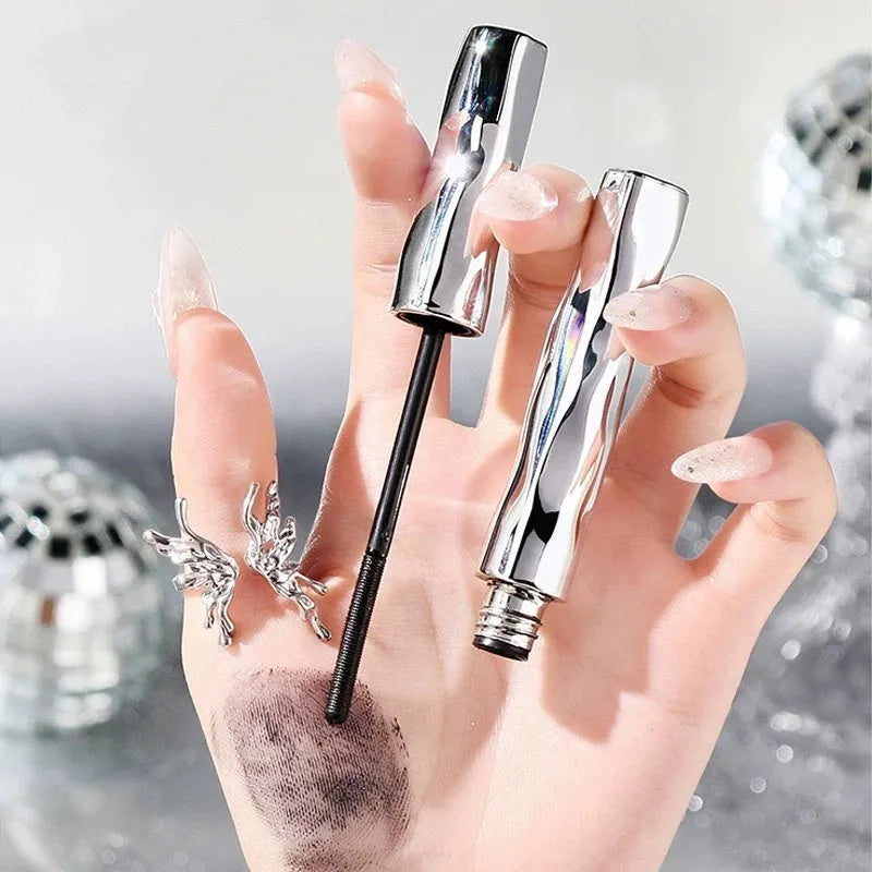 Waterproof mascara in steel tube with black and brown colour options