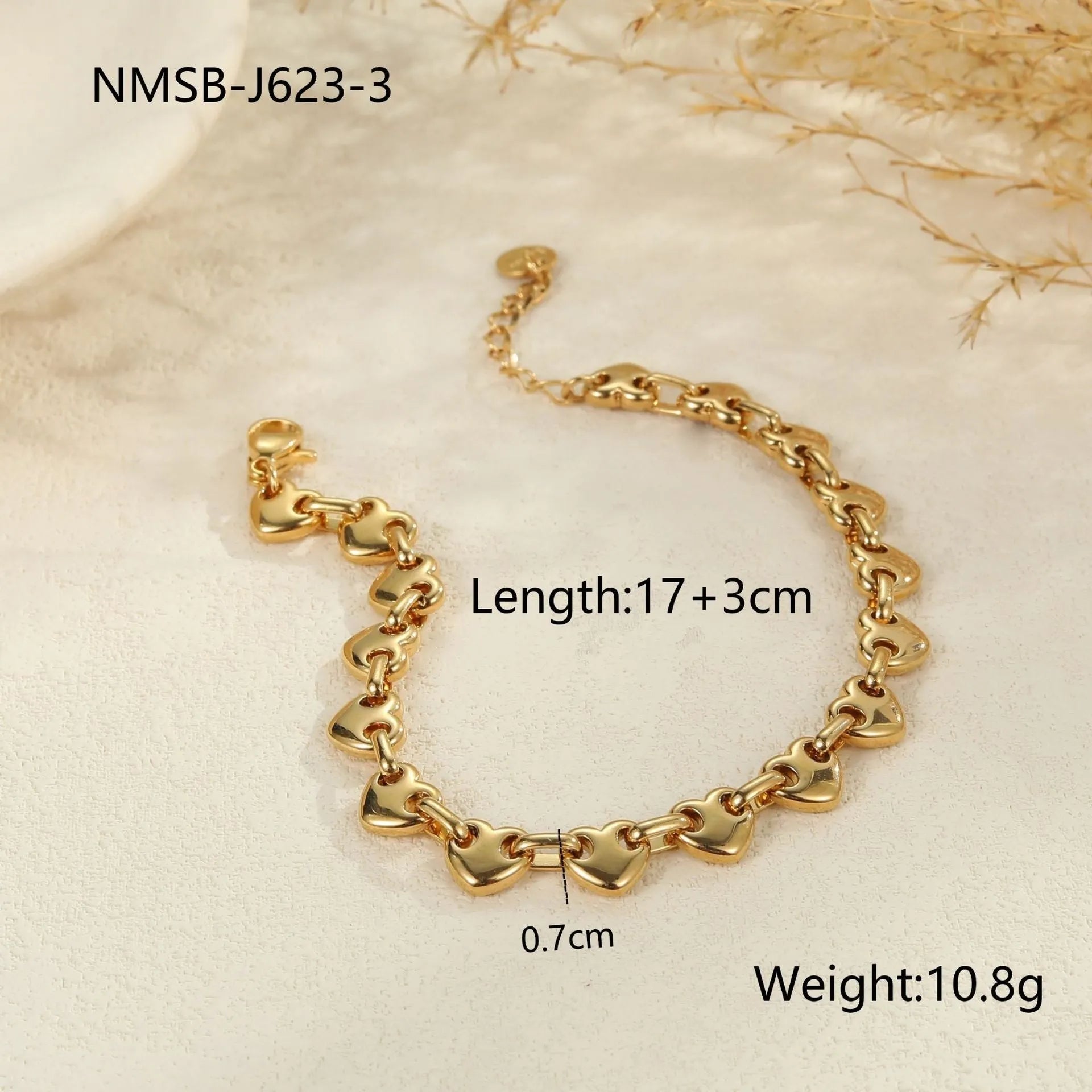 Women's stainless steel hollowed-out heart bracelet with 18K electroplated finish in gold colour.