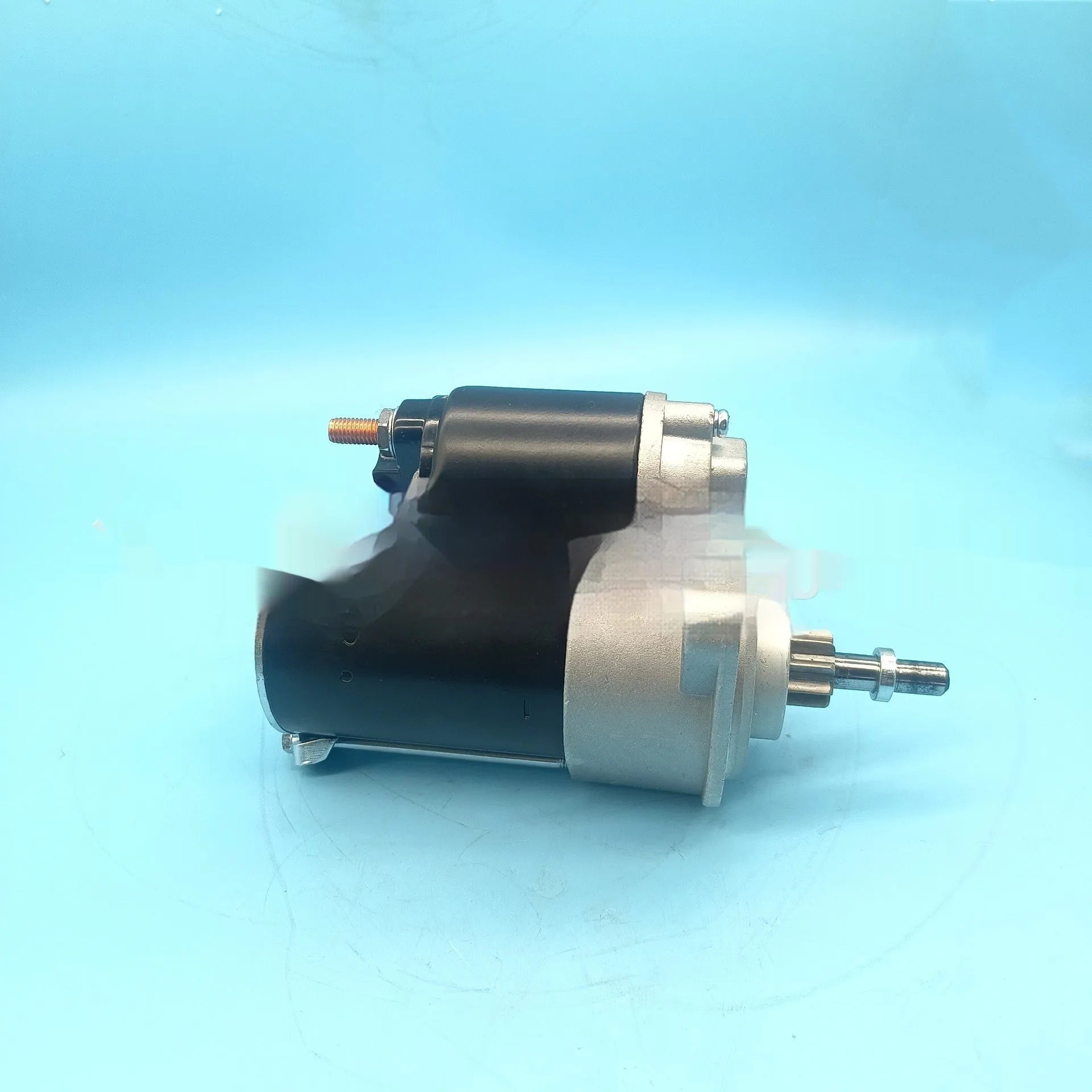Audi Volkswagen 12V 1.1KW 9-tooth automotive starter motor in default colour finish