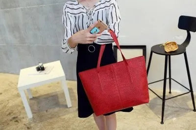 Simple fashion shoulder bag handbag in black or grey colour for spring and summer use
