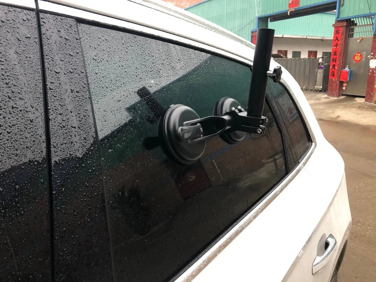 Black off-road car glass sucker base with rubber disc for flag mounting