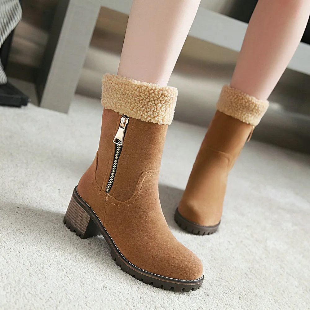 Snow boots with short plush lining in black, available in sizes 34 to 43 cm