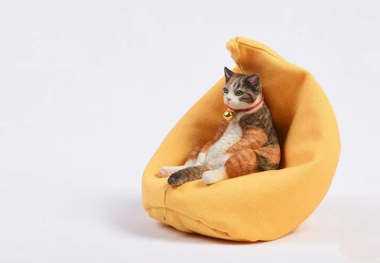 Lazy cat car ornament set with miniature sofa, 7.5 cm tall resin decoration