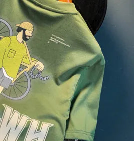 Green men's loose fit T-shirt with printed design and short sleeves for sports wear