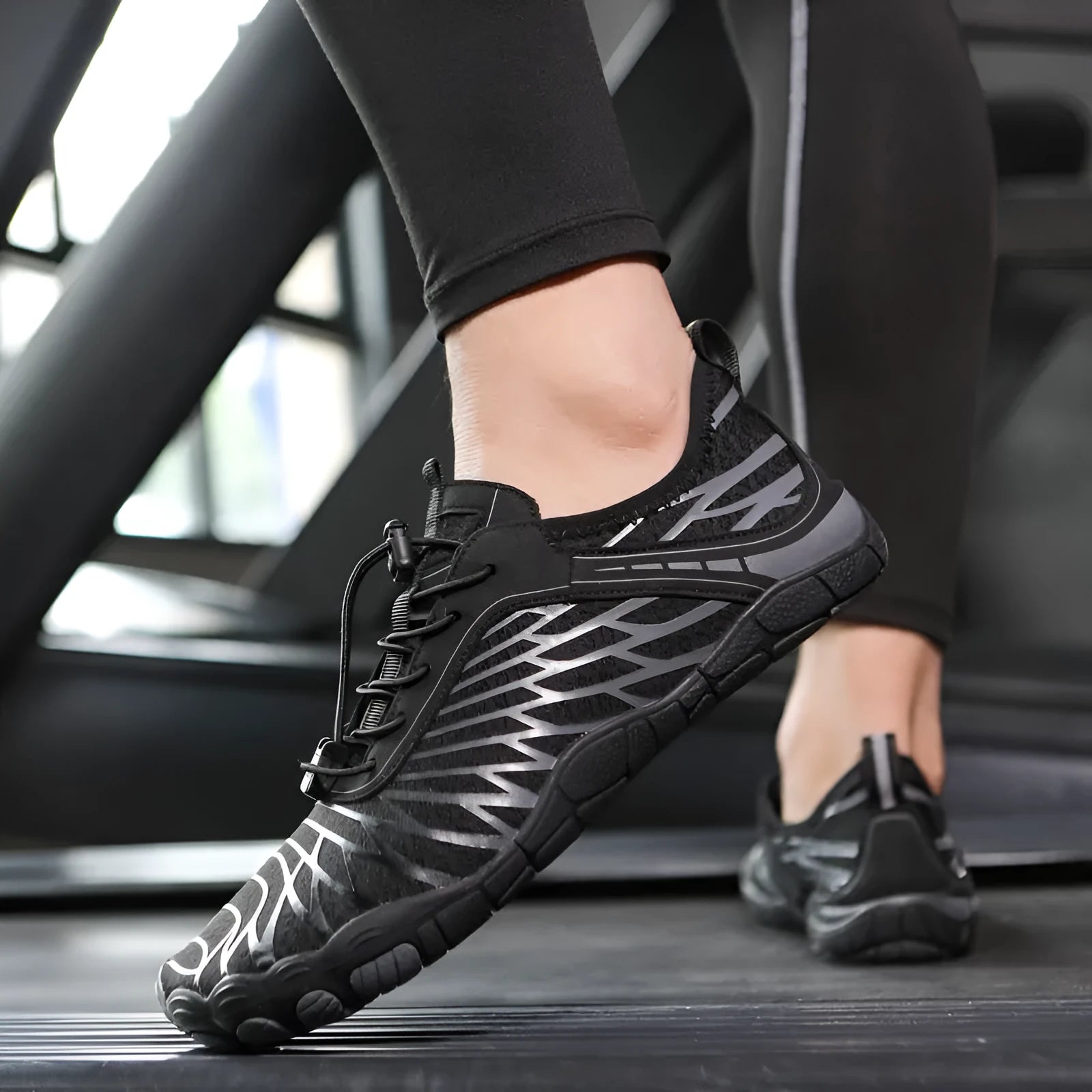 Men's white lace-up casual trainers with rubber soles showing gauze lining and non-slip outsole