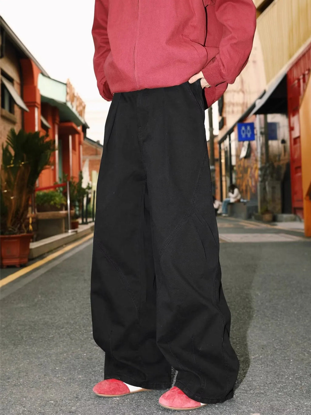 Men's pleated straight leg trousers in cotton-polyester blend with elastic waist available in black, brown, apricot