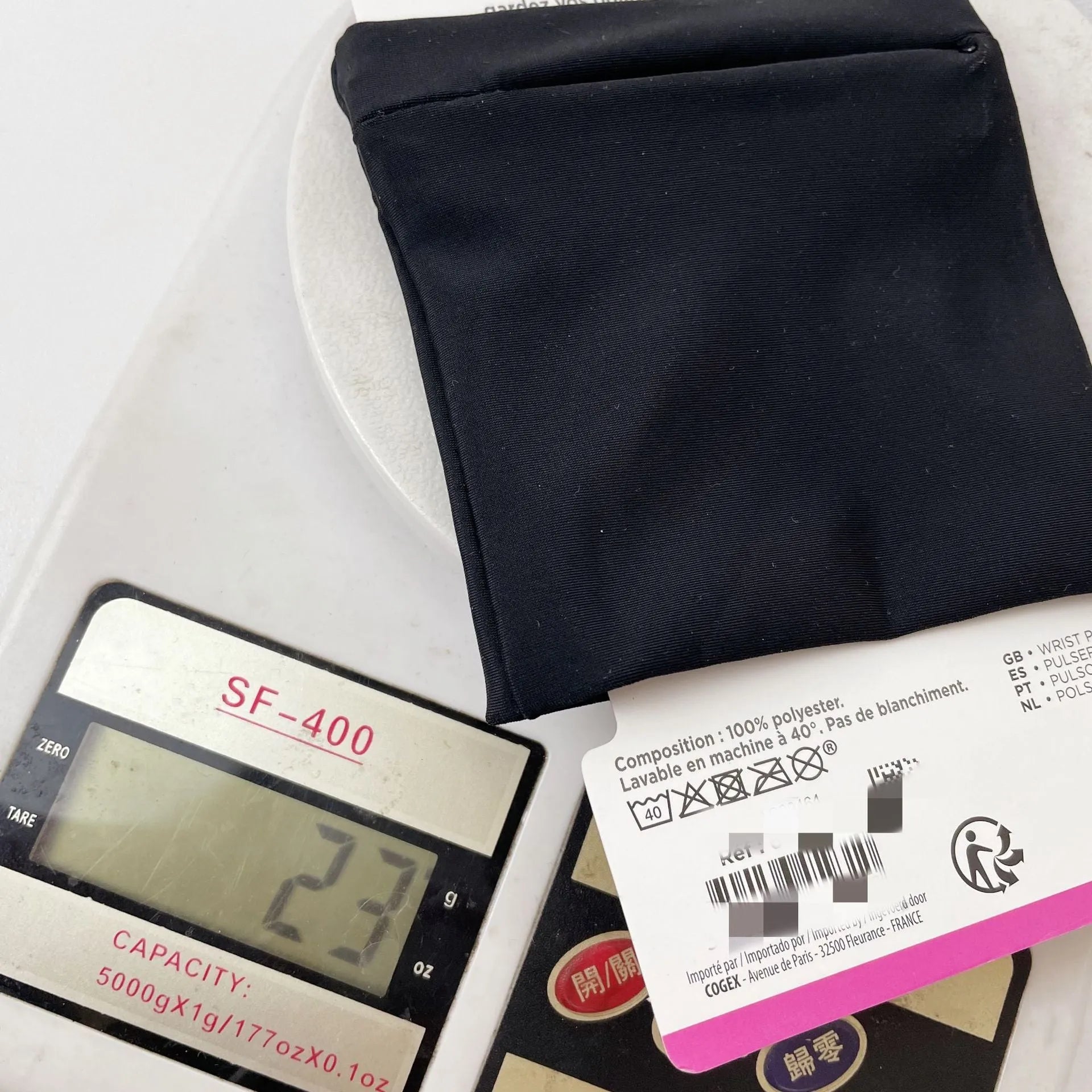 Wrist bag armband sleeve measuring 10 by 10.5 cm with OPP and cardboard packaging