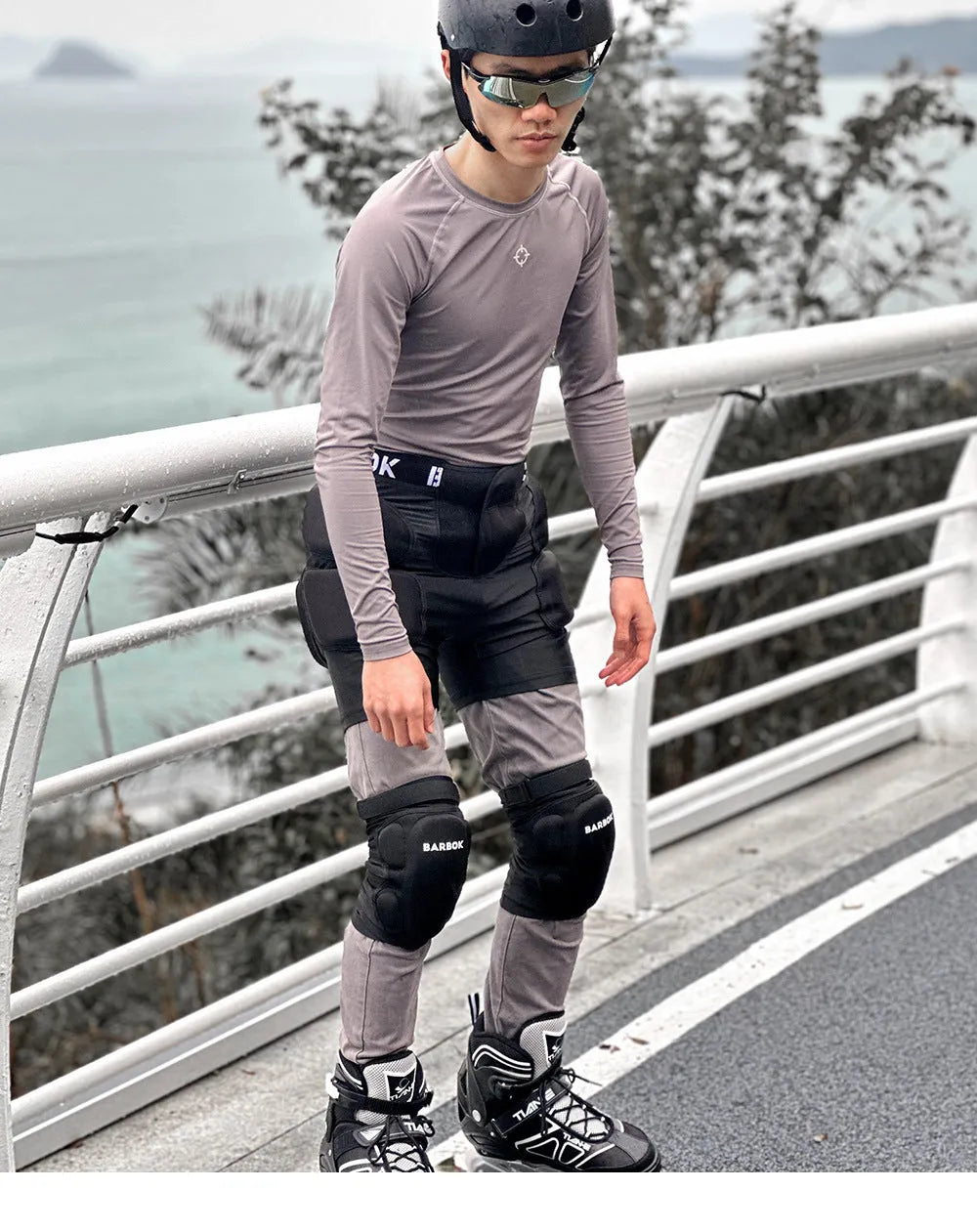 Black spandex hip protection pad with removable NBR foam inserts for skating and skiing safety.