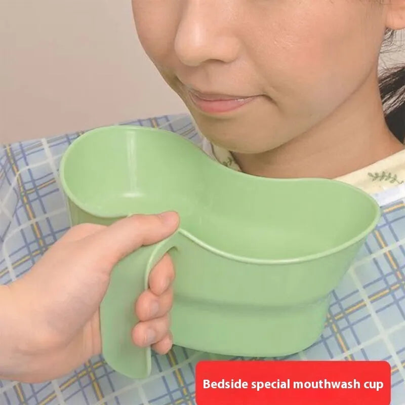 Green plastic gargle cup for bedridden elderly oral care