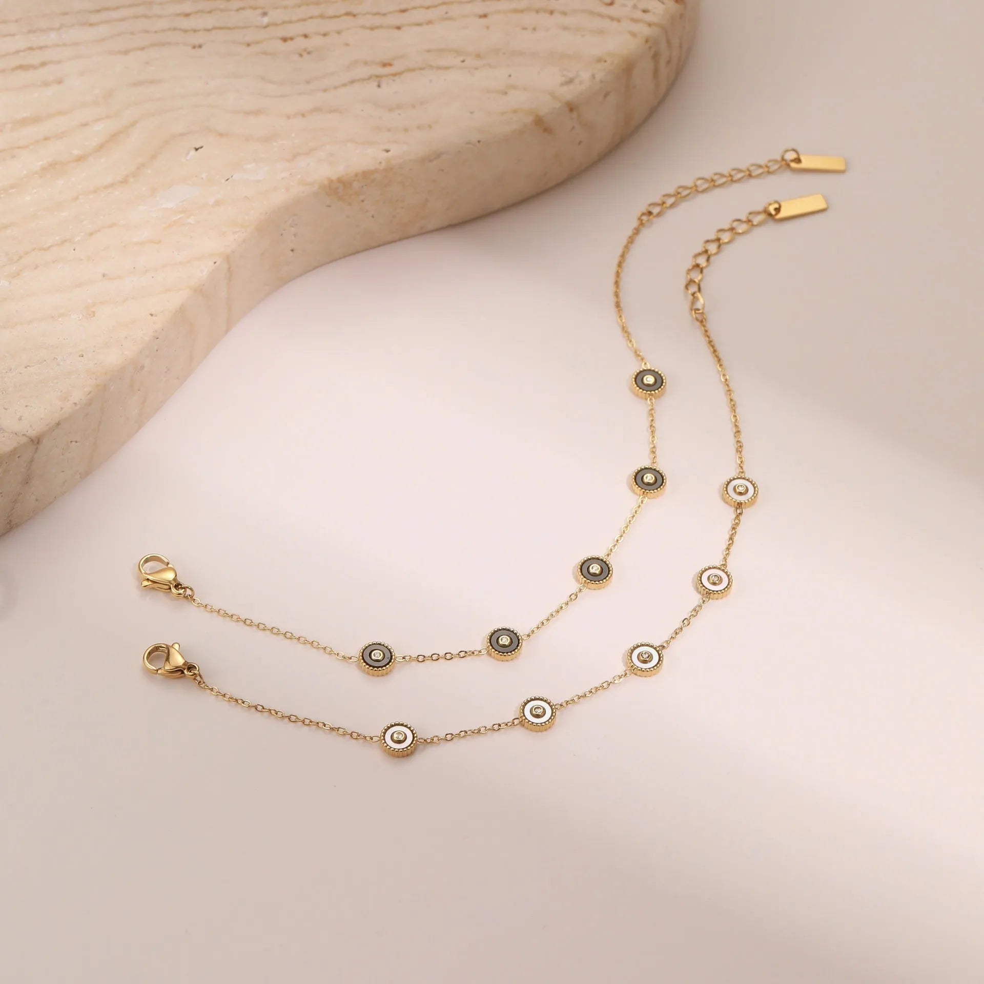 Geometric stainless steel women's bracelet with 18K gold plating, OL fashion style.