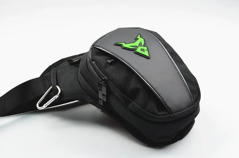 0105MC specification motorcycle leg bag in 1200D Oxford cloth with 29cm dimensions and crossbody strap