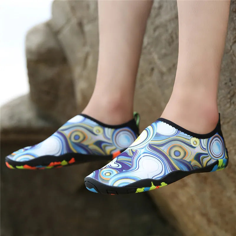 Beach wading shoes in camouflage colour with Lycra upper and EVA midsole for water activities.