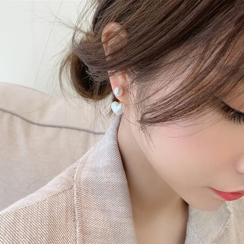 Korean style women's heart-shaped pearl stud earrings with artificial gemstone inlay on alloy base