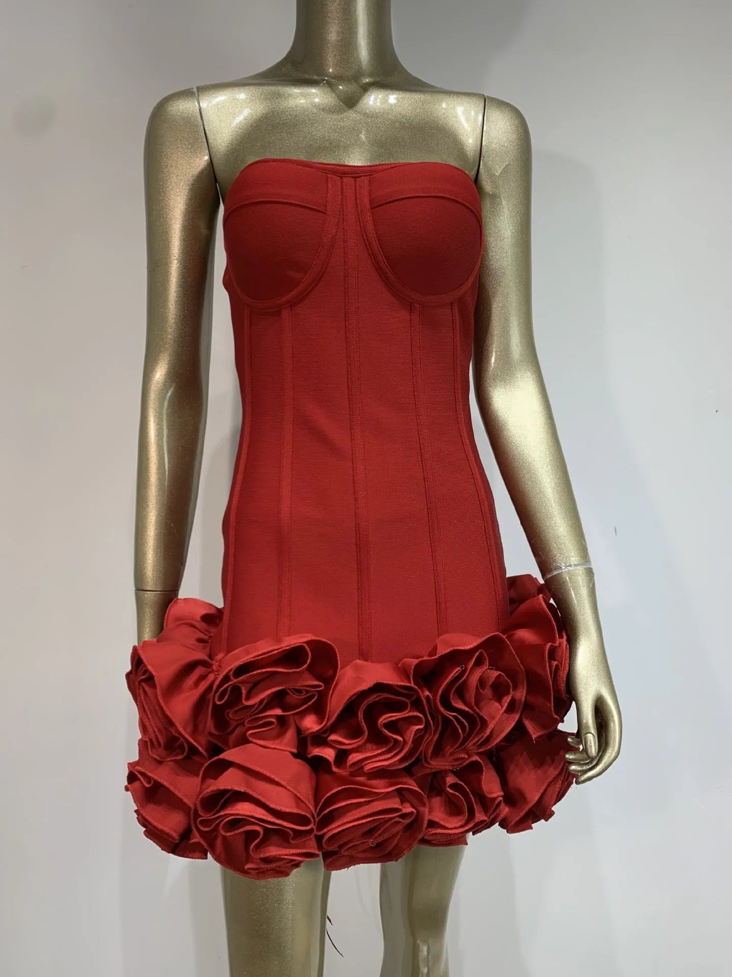 Women's solid colour polyester dress with mid-waist cut in red, white, or black options