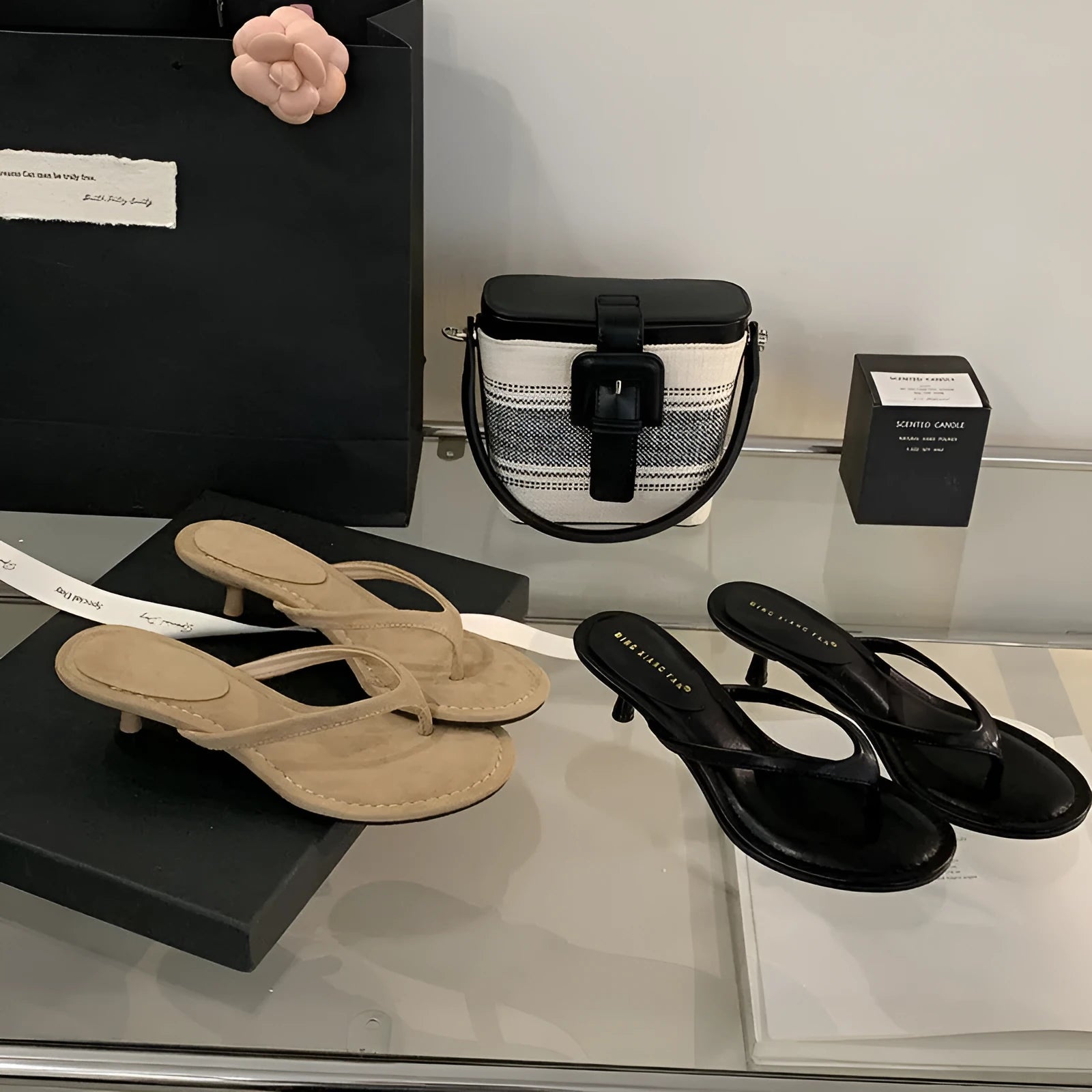 Women's flip-flop sandals with stiletto heel and round toe in open design