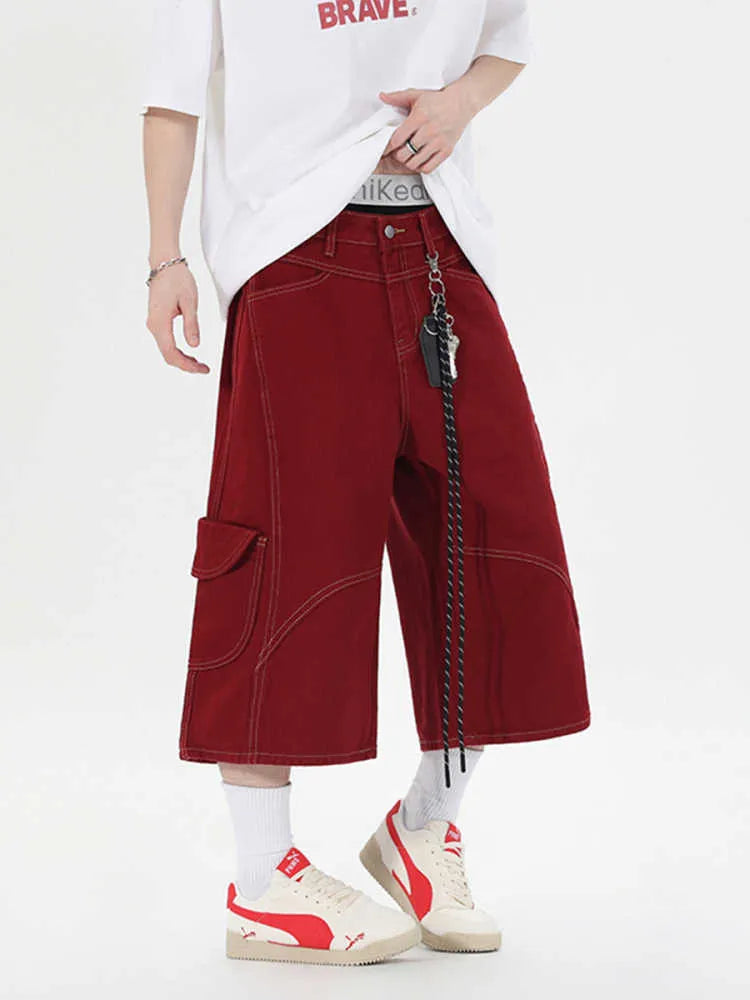 Multi-pocket denim workwear shorts in wide leg cropped style with zipper fly, available in red and black colours