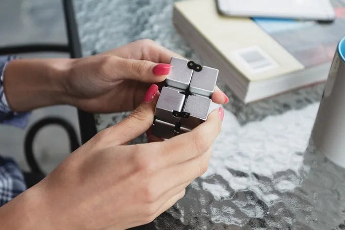 Zinc alloy infinity cube fidget toy in black, measuring 4cm, on a white background
