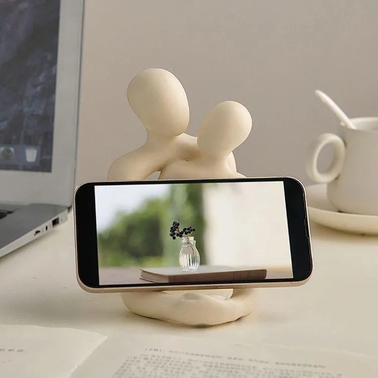 Modern loving couple resin statue in milky white or gold colour for home decoration