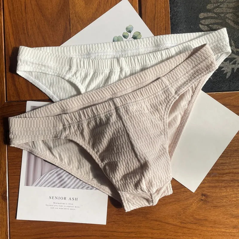 Men's triangle underwear briefs in pure cotton with mid-waist design and solid colour options
