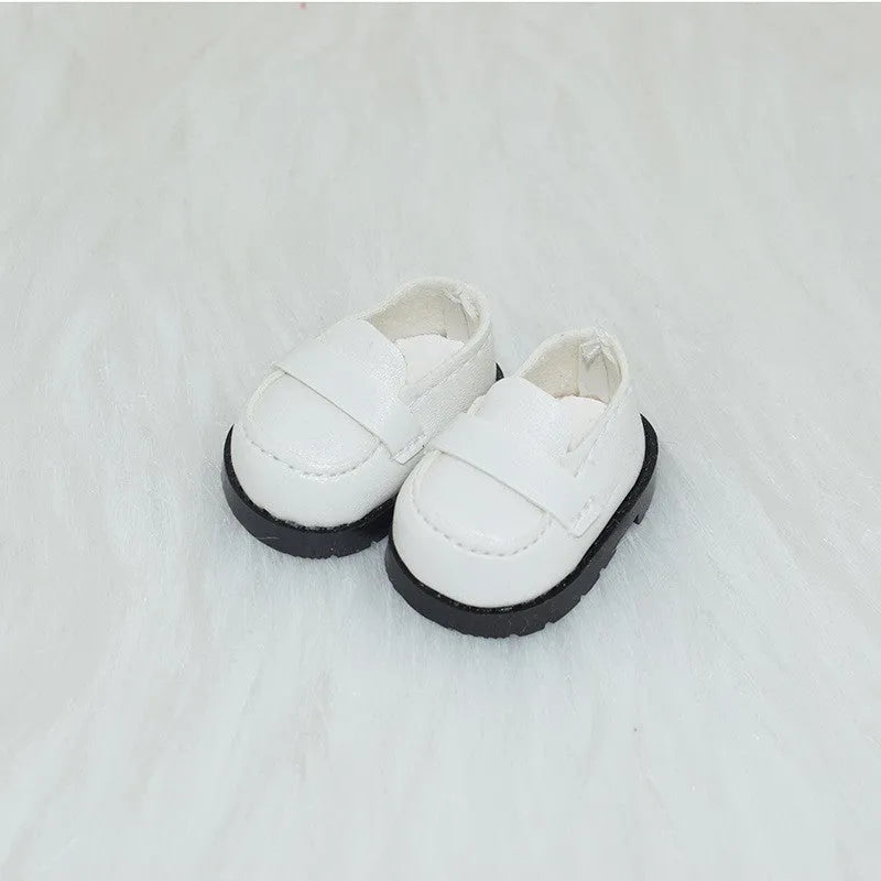 Set of miniature doll replacement shoes in various styles and colours for 17cm scale figures.