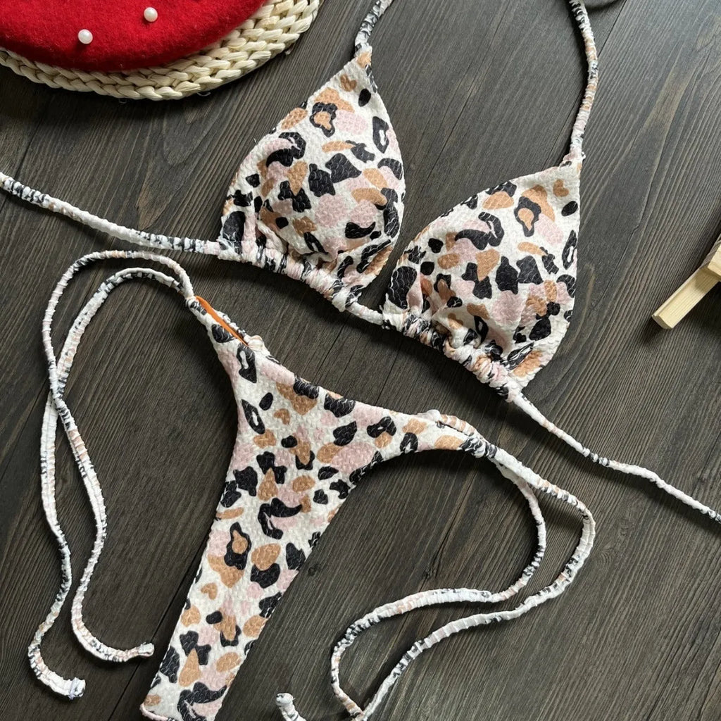 Women's bikini swimsuit with printed fabric in briefs style, showing high elasticity and cotton lining