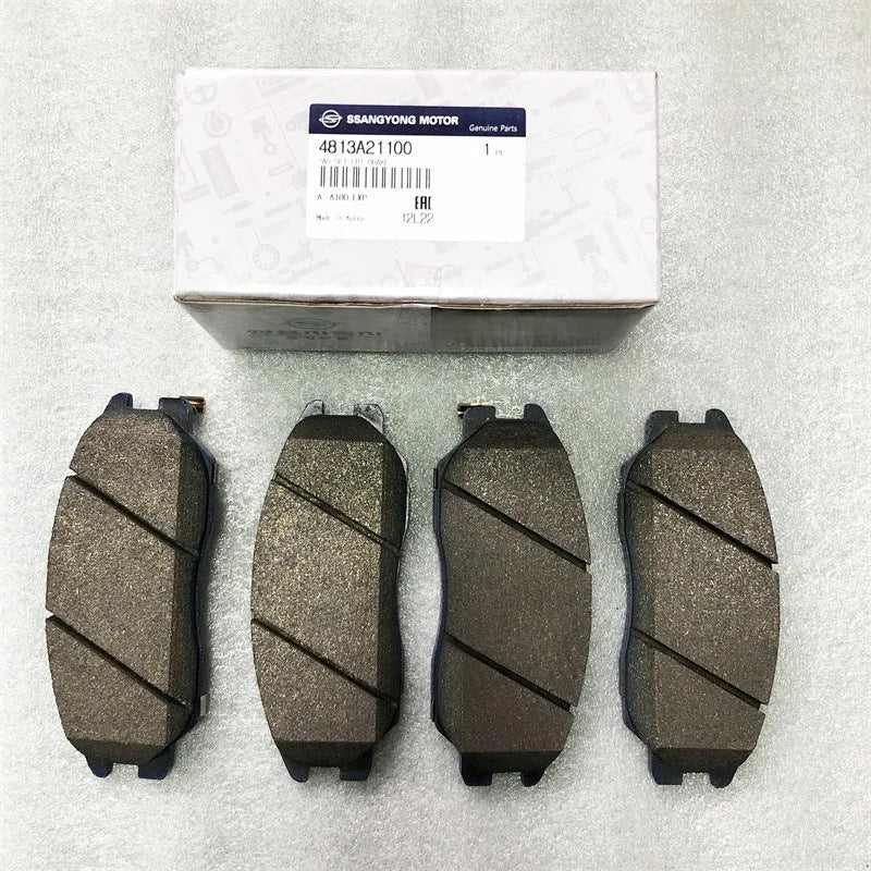 Aiteng Kyron Rester brake pad parts 4813009A10 and 4813008BA0 for SsangYong vehicles.