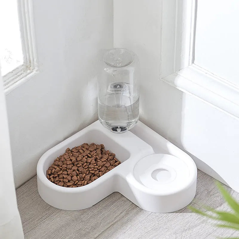 White compact cat water fountain with filtration system for indoor use