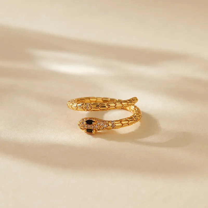 Snake-shaped adjustable copper finger ring with gold colour plating in KR0201