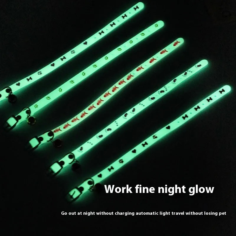 Luminous cat collar with adjustable silicone chain and metal bell in paw print pattern