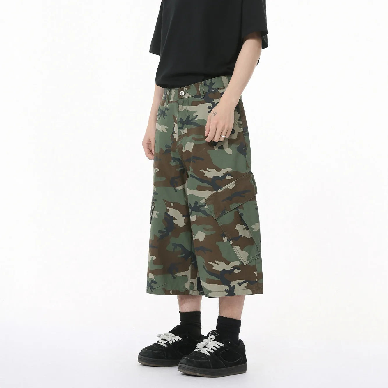 Men's cotton camouflage trousers with wide leg loose fit, cropped length, and American side stitching