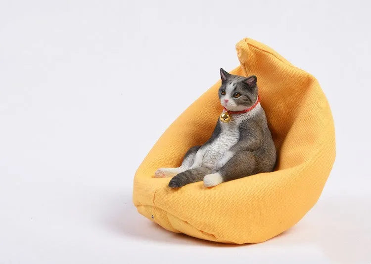 Lazy cat car ornament set with miniature sofa, 7.5 cm tall resin decoration