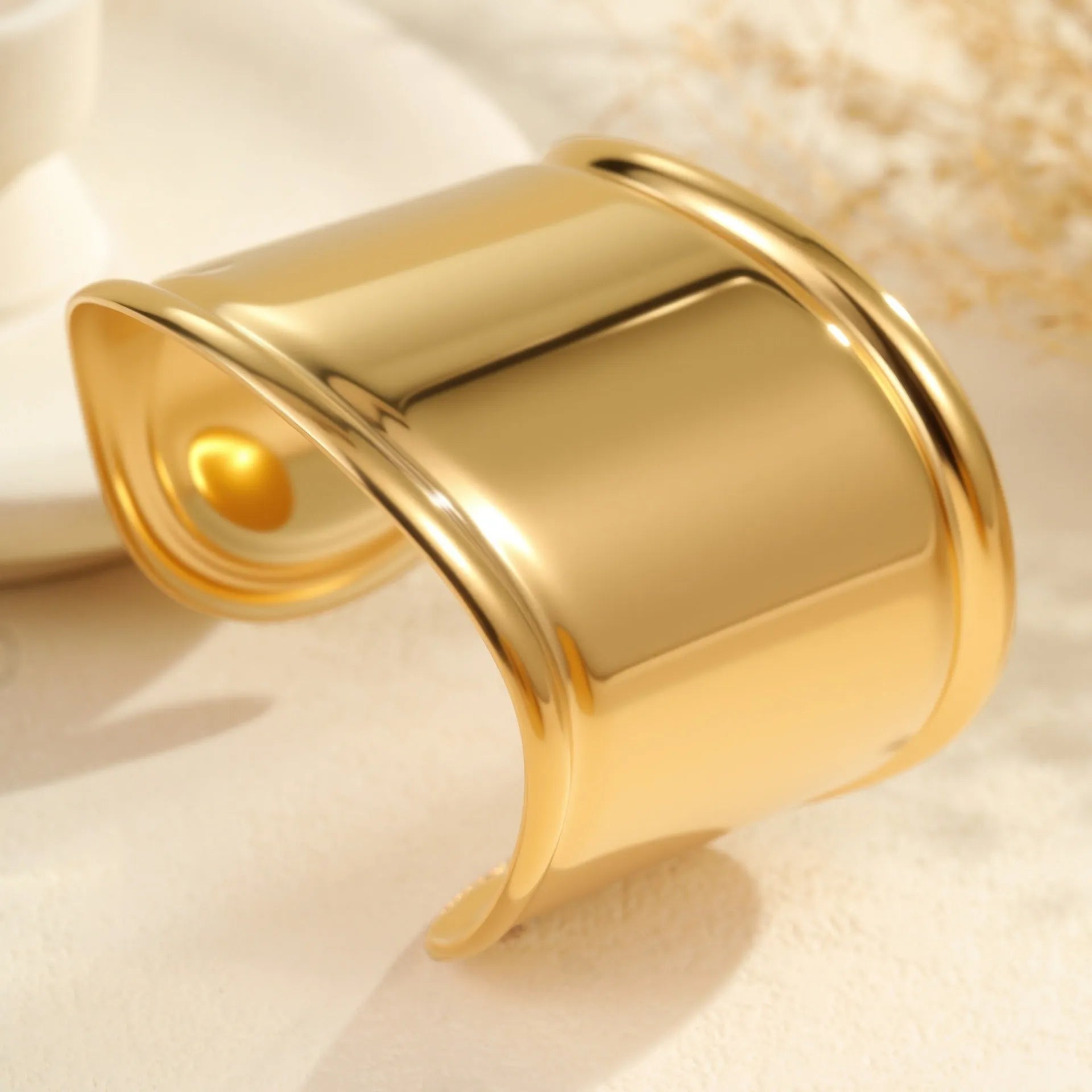 Women's wide fashion bracelet with wave design in gold-plated stainless steel