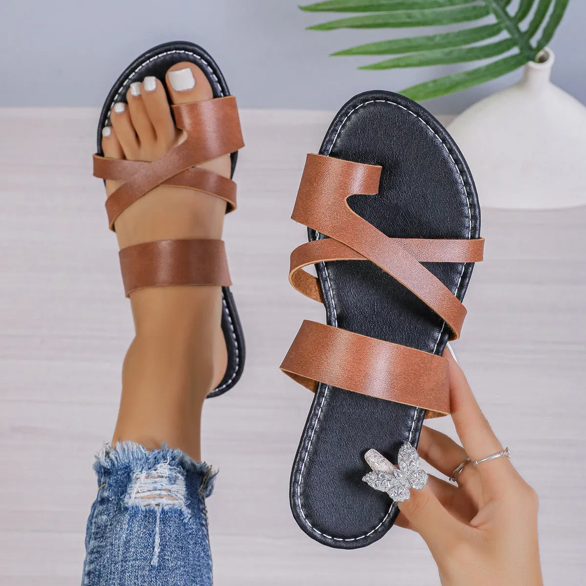 Round head casual beach slippers with a one-line design and hollow-out rubber soles.