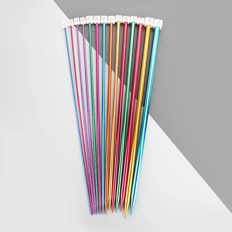 Set of aluminium crochet hooks with silicone grips showing various sizes from 2.0mm to 10.0mm.