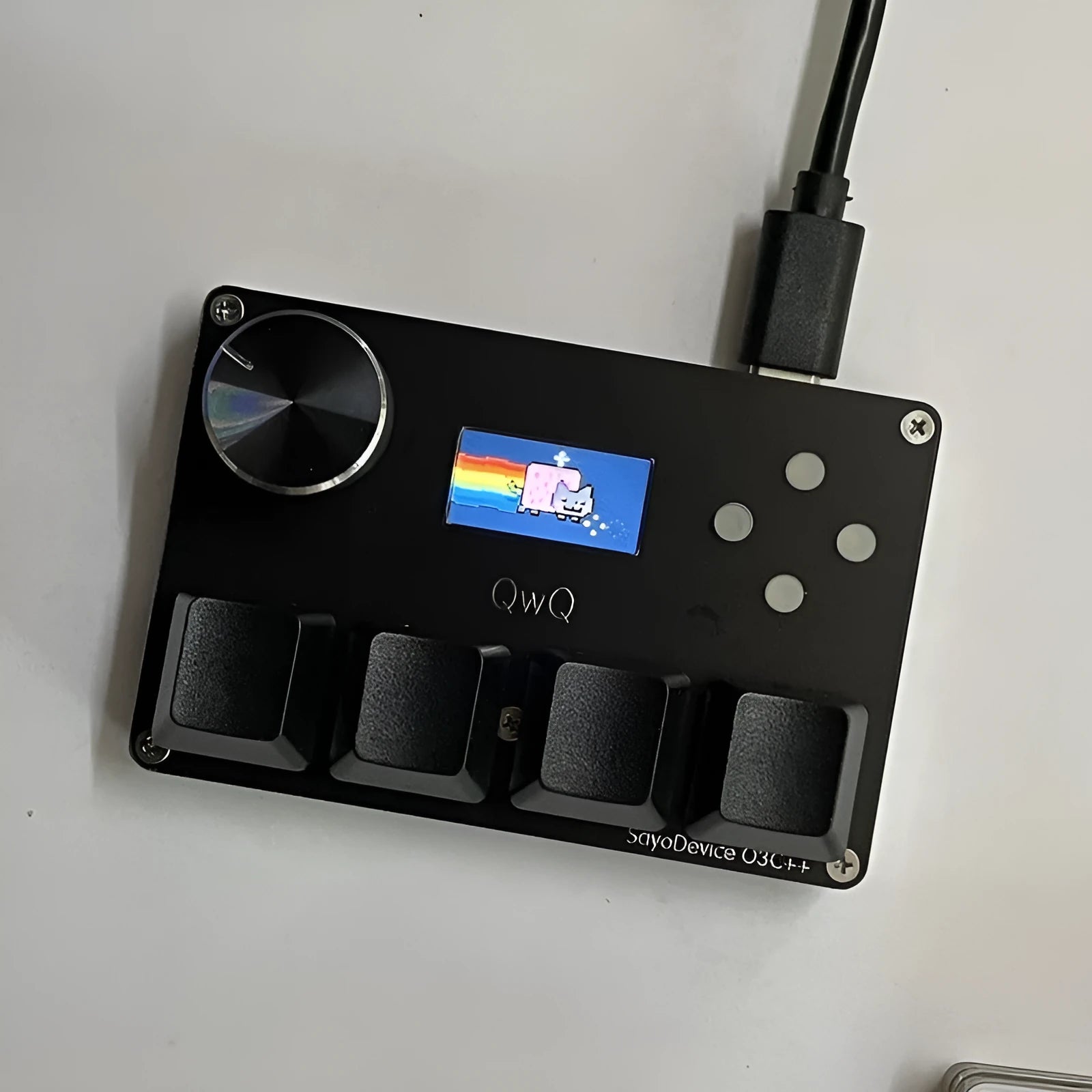 Hall effect magnetic axis numeric keyboard with IPS screen, programmable knob, and RGB backlighting