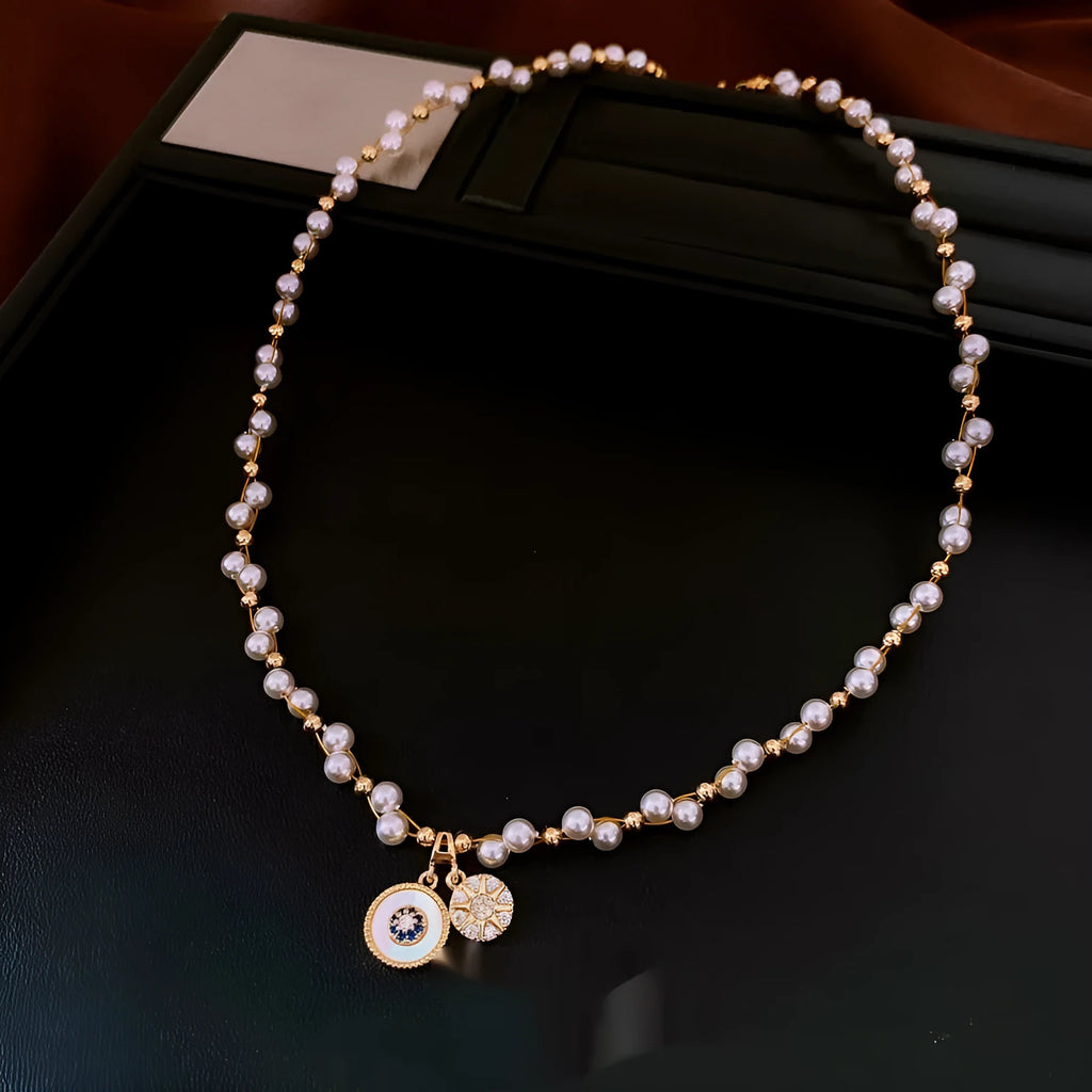 Golden-white clavicle necklace with round zircon-inlaid pendant on adjustable 41-50cm chain