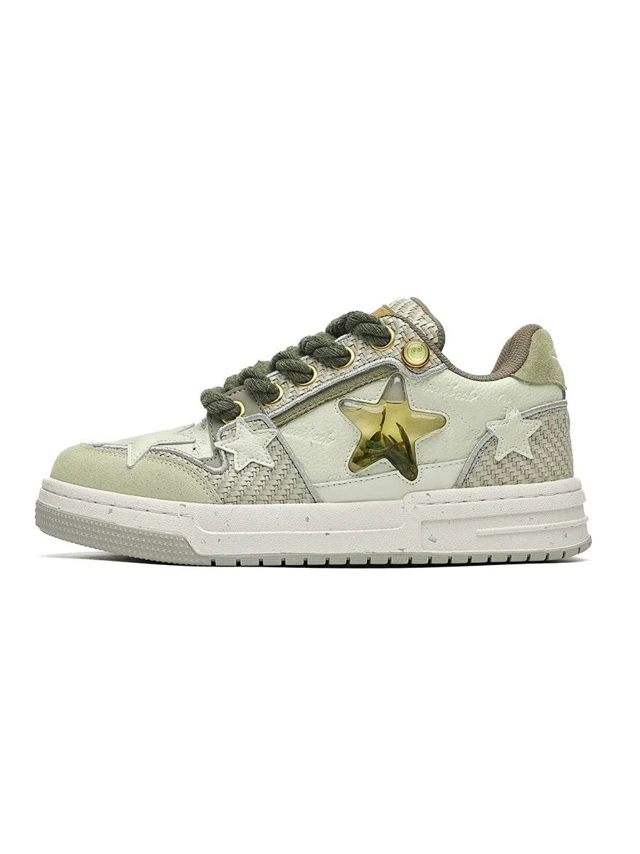 Leather low-top platform running shoes in West Lake colour with round toe and lace-up front