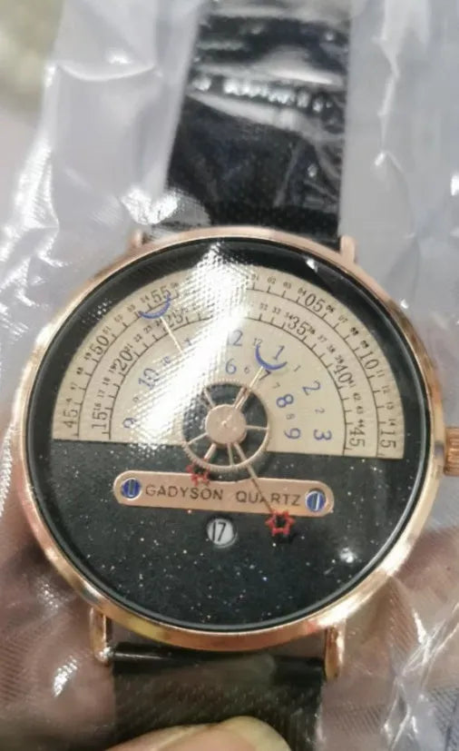 Men's quartz fashion watch with 40mm round dial, 30M waterproof rating, and choice of gold or silver alloy case