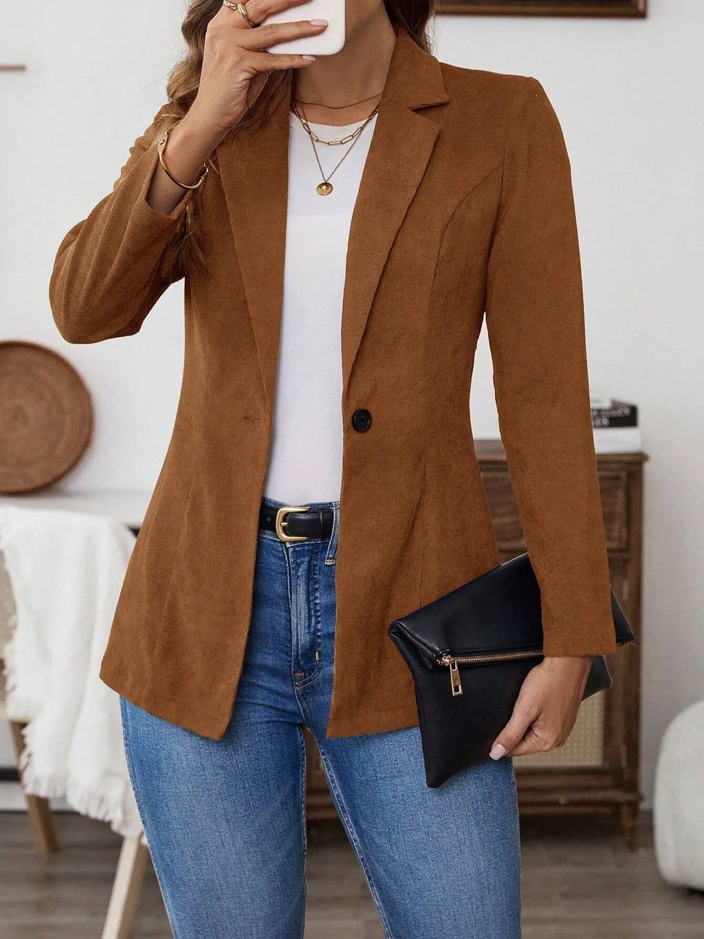 Brown men's lapel blazer with single-breasted design and long sleeves
