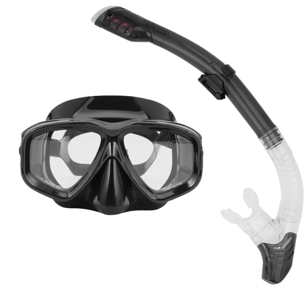 Set of diving goggles with PC frame, transparent lens, and adjustable silicone strap in multiple colours.