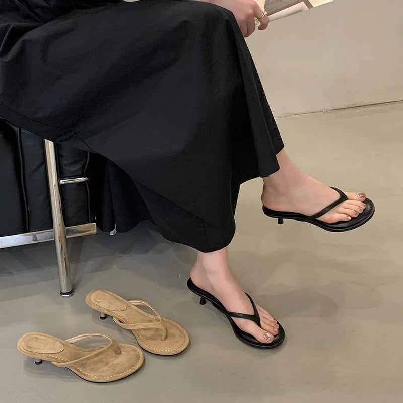 Women's flip-flop sandals with stiletto heel and round toe in open design