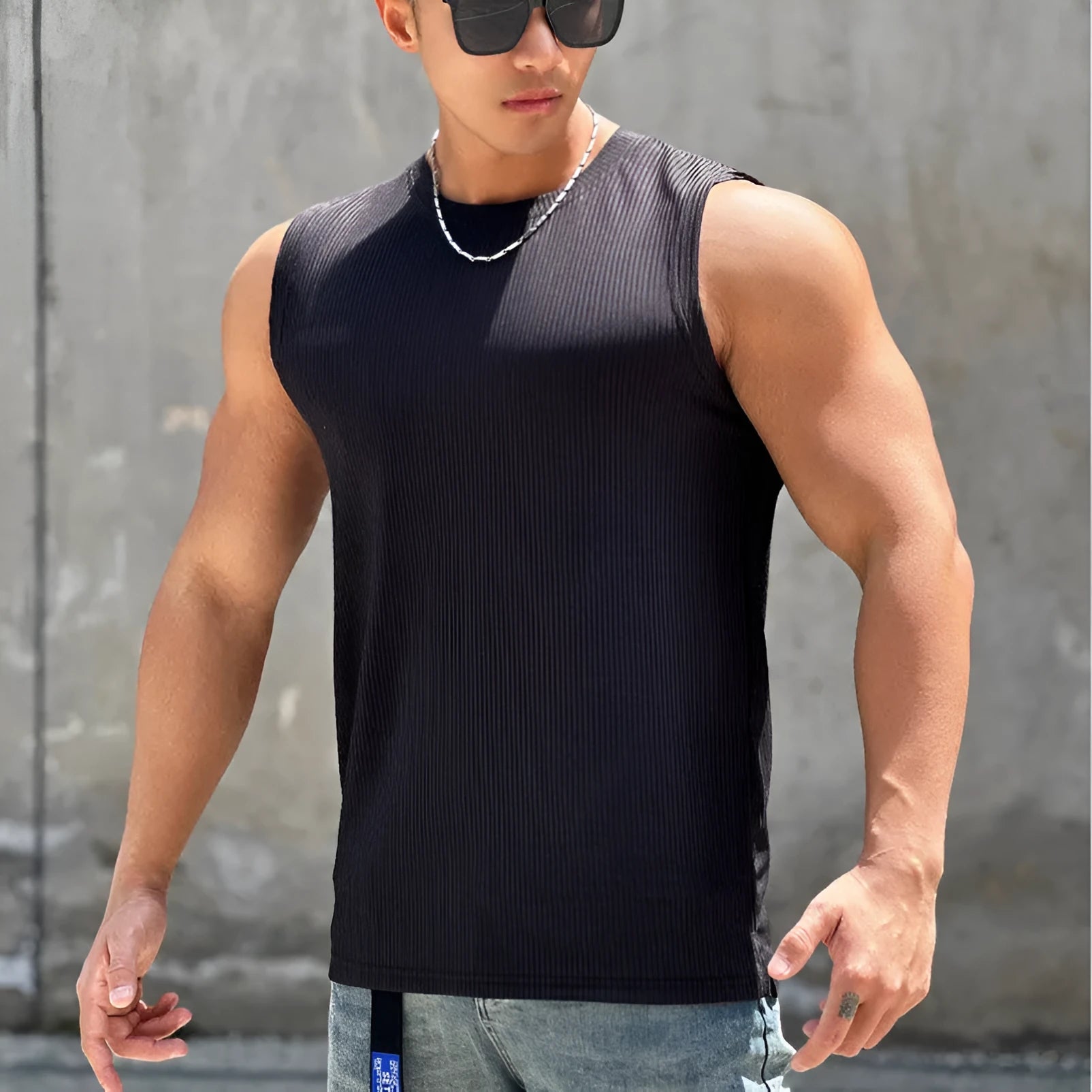 Men's summer workout vest in quick-drying polyester, sleeveless round neck with striped pattern, available in multiple colours