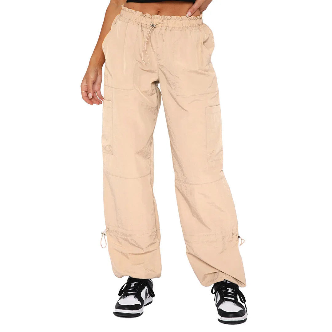 Multi-pocket cargo trousers in loose fit with mid-rise waist, available in multiple colours