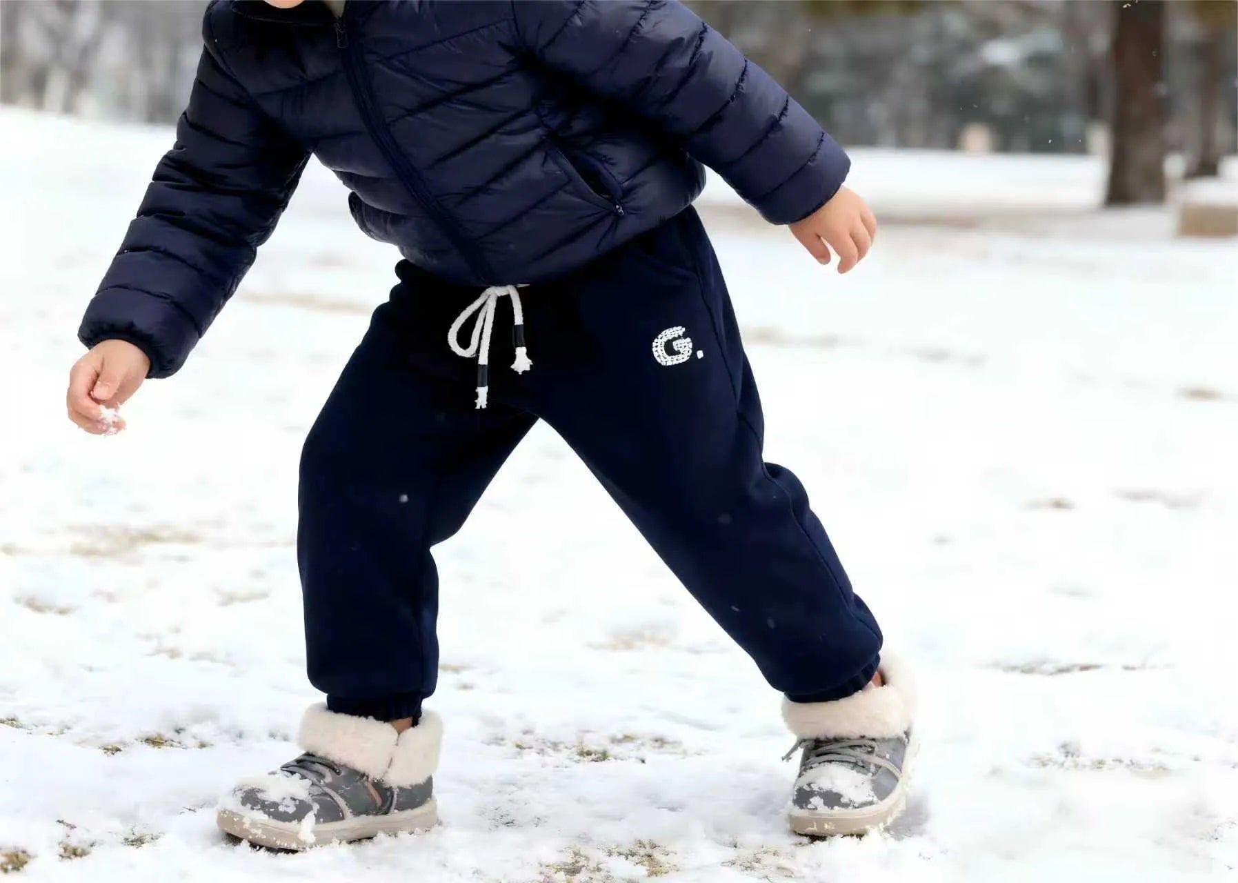 Children's trousers in blue with drawstring waist and ribbed hem, size 24 for 5-year-old